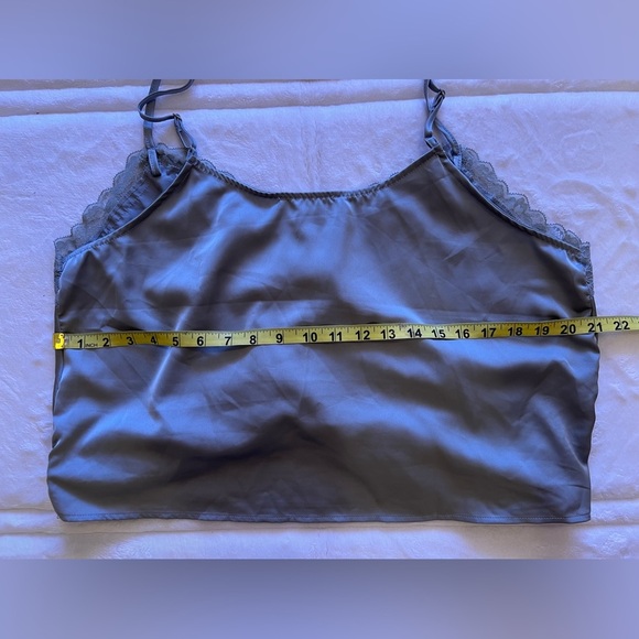 And NOW This crop to cami gray sleeveless with a pleat design on the front XL - Picture 13 of 16